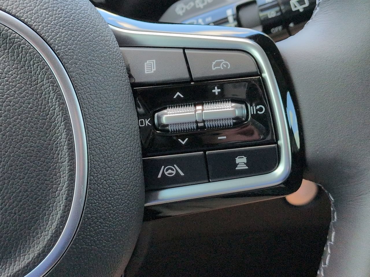 New 2026 Snow White Pearl Kia SX Prestige image 32