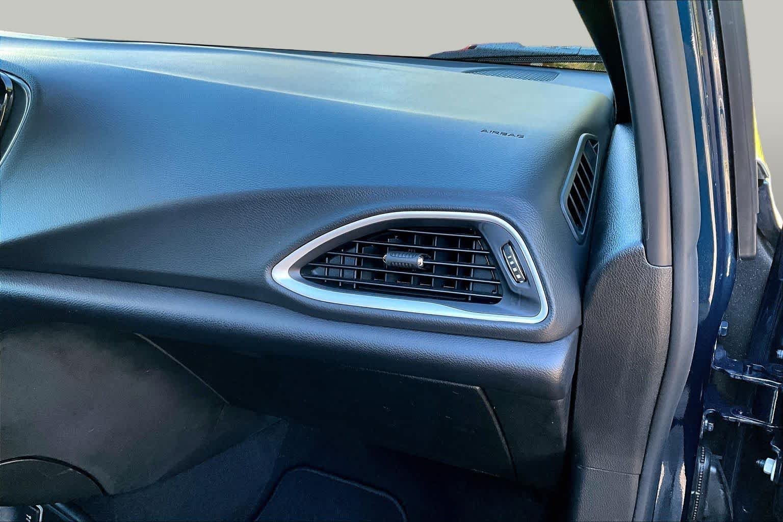 Used 2025 Fathom Blue Pearlcoat Chrysler Select image 18