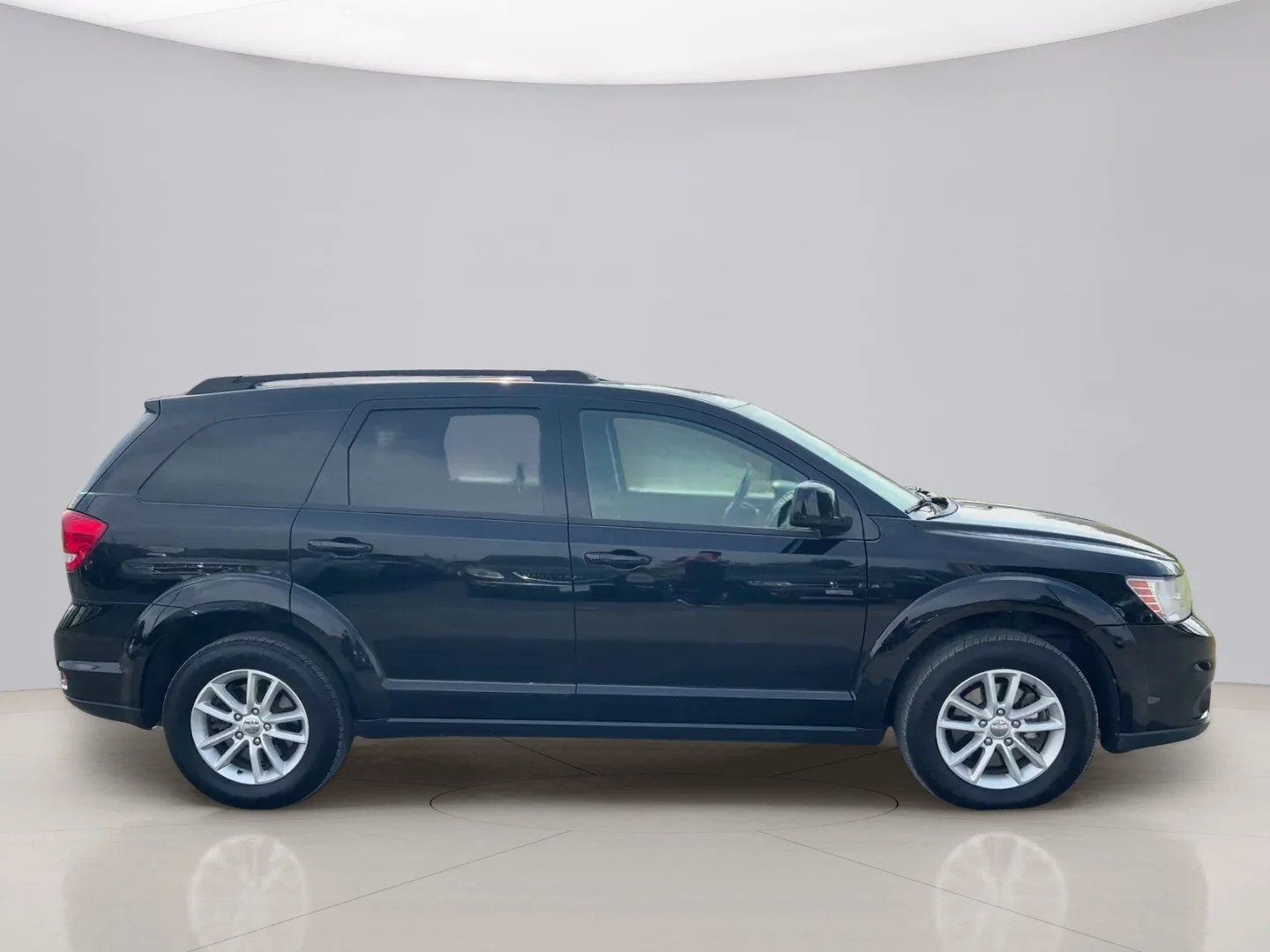 Used 2016 Black Dodge SXT image 6