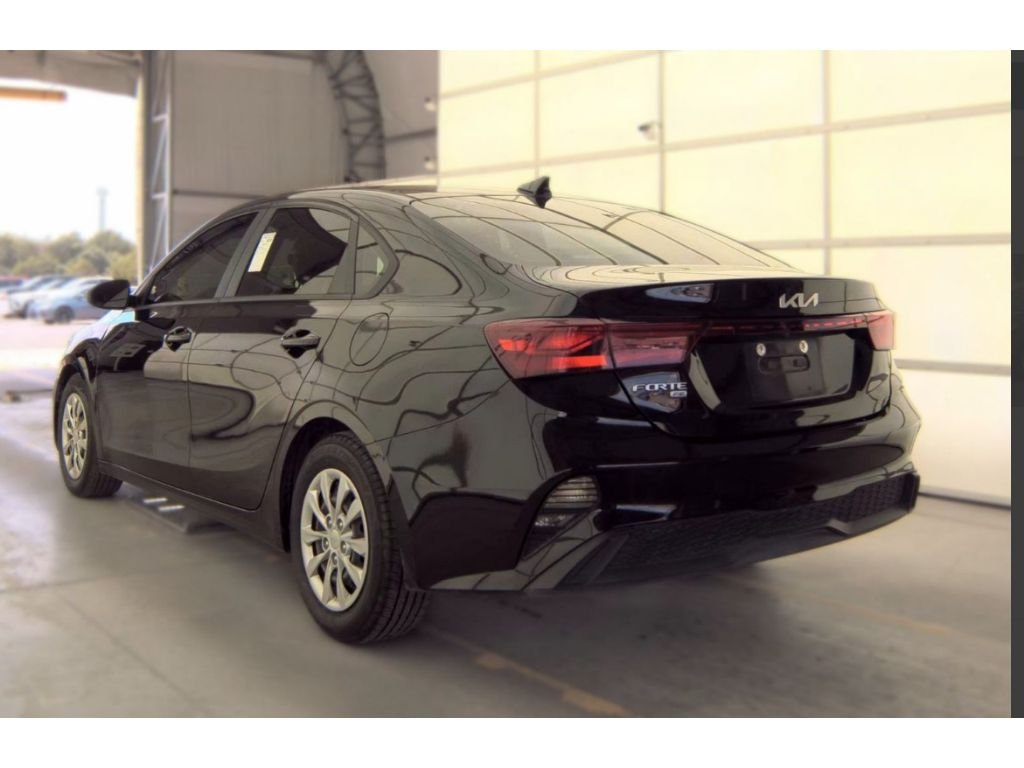 Used 2022 Aurora Black Kia FE image 11