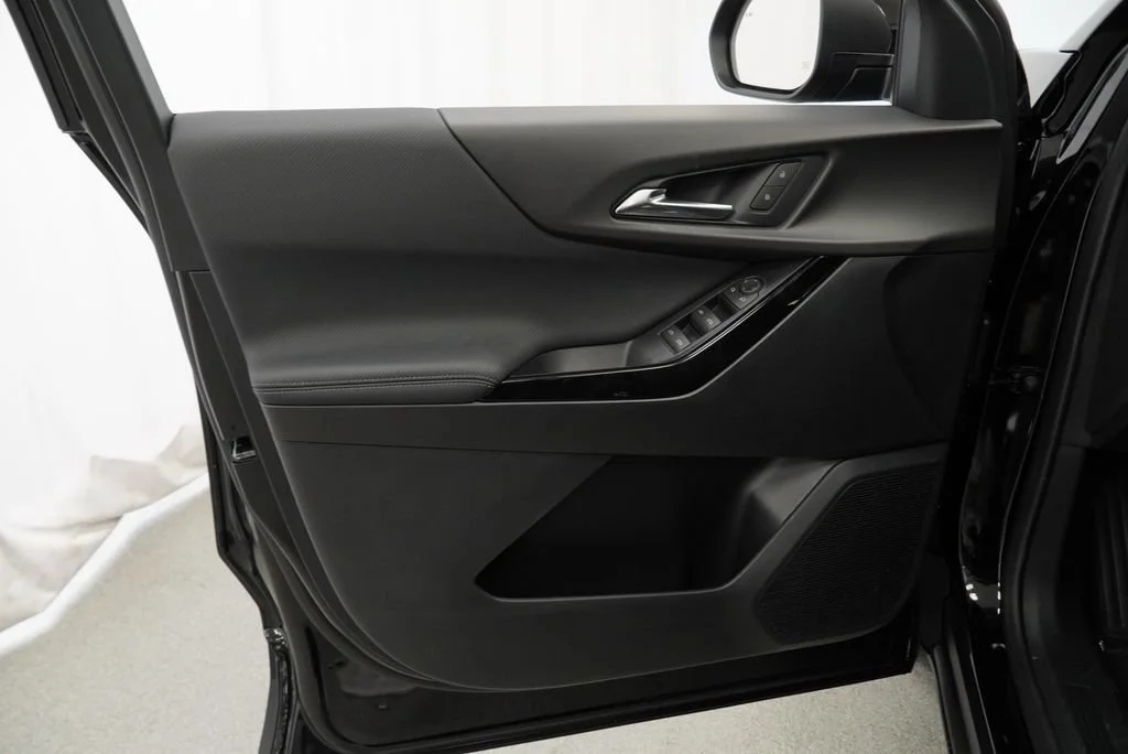 New 2027 Mosaic Black Metallic Chevrolet LT image 22
