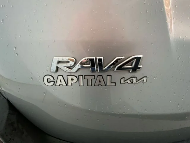 Used 2014 Silver Toyota XLE image 26