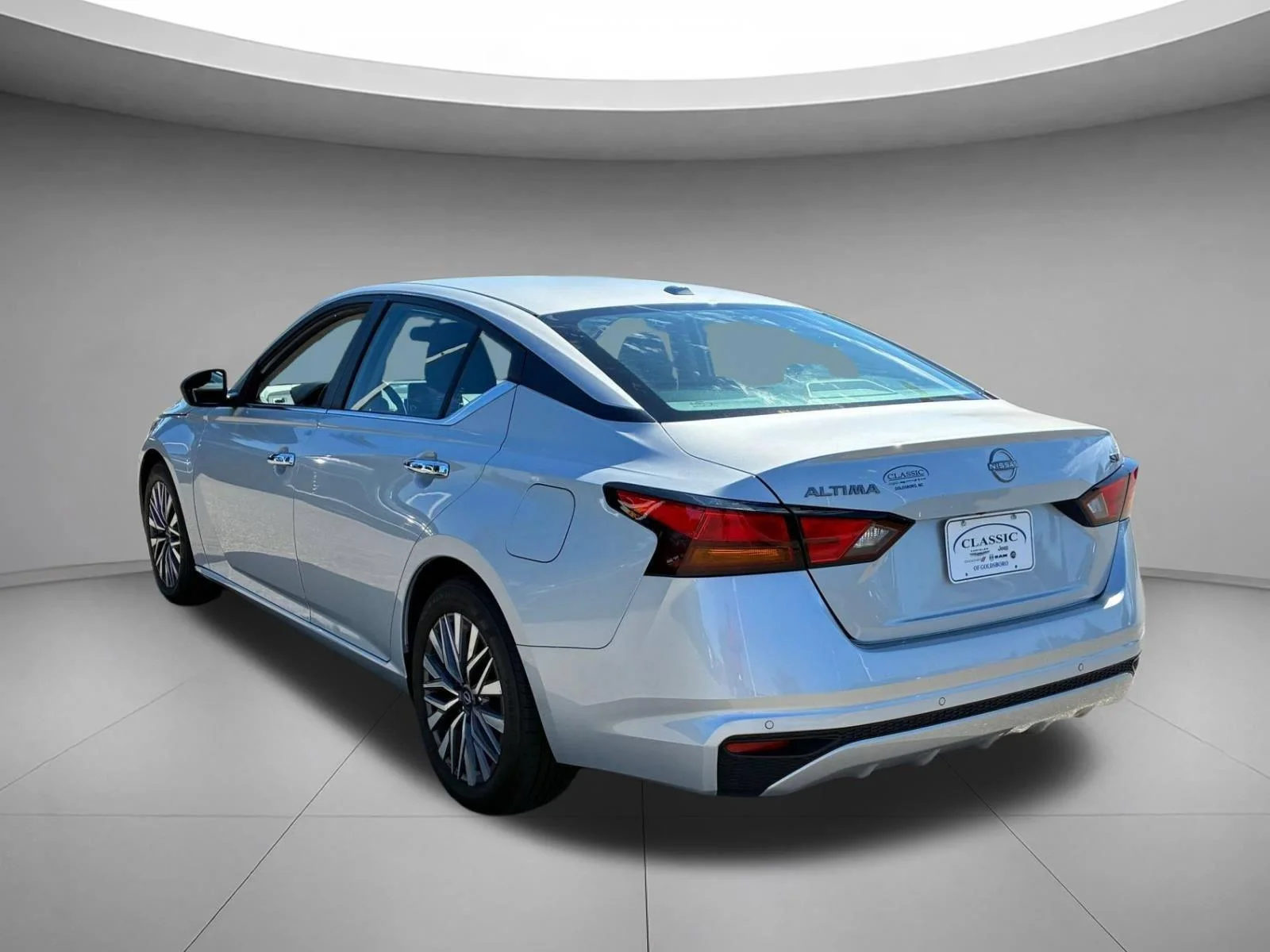 Used 2024 Brilliant Silver Metallic Nissan 2.5 SV image 7