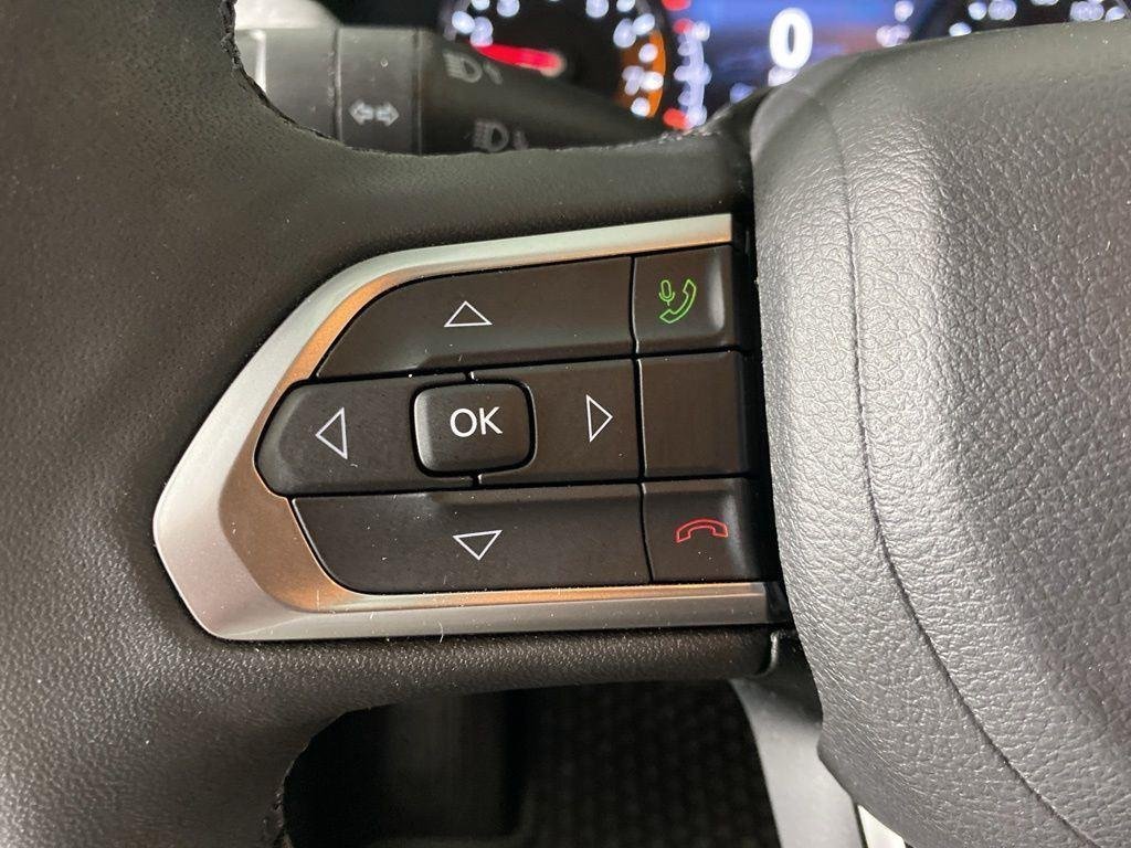 Used 2023 Bright White Clearcoat Jeep Latitude image 12