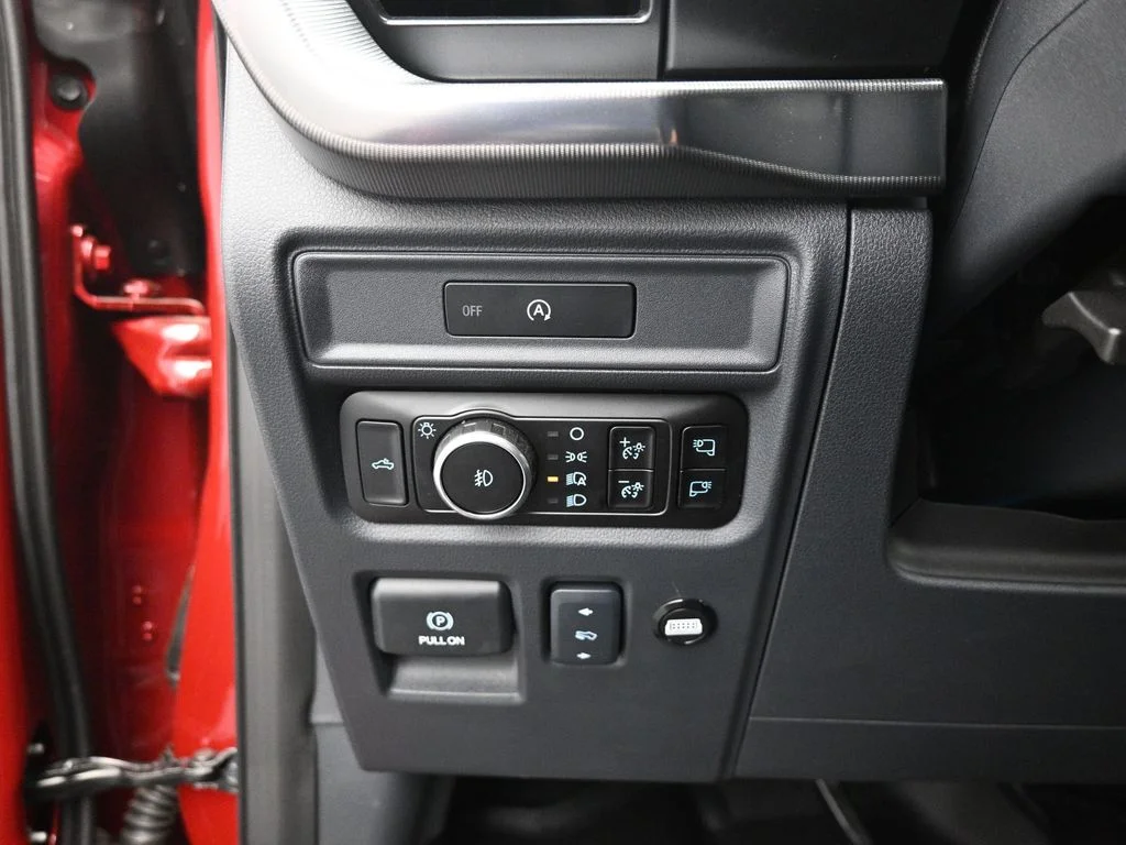 New 2025 Rapid Red Metallic Tinted Clearcoat Ford Lariat image 13