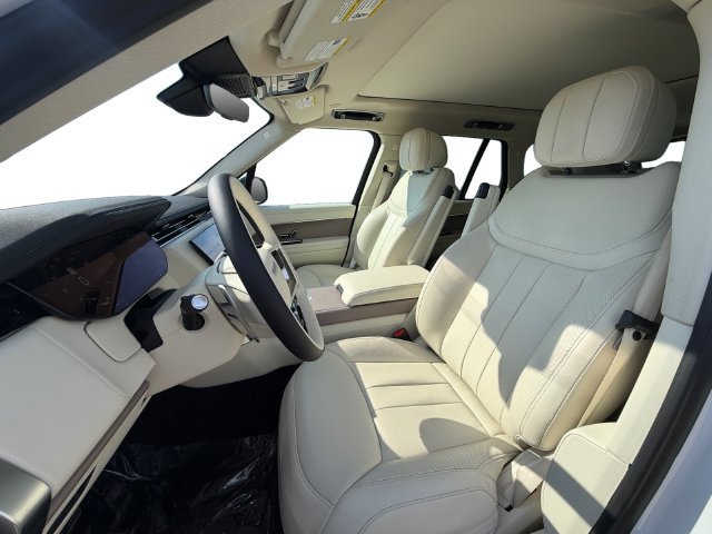 Used 2023 White Land Rover SE image 10