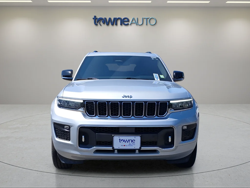 Used 2023 Silver Jeep Overland image 8