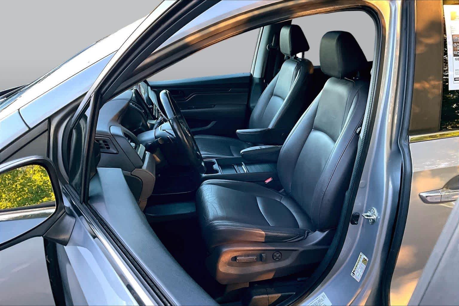 Used 2018 Lunar Silver Metallic Honda EX-L image 9