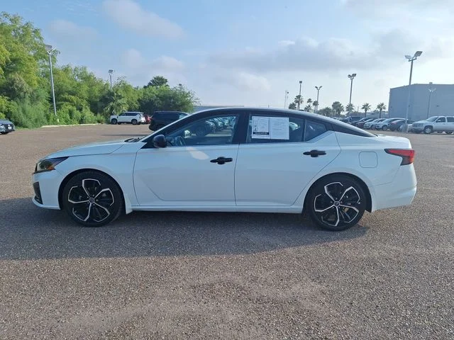 Used 2024 White Nissan 2.5 SR image 4