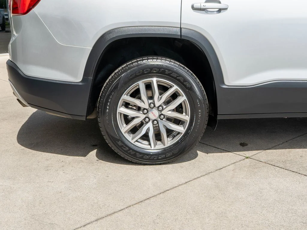 Used 2018 Silver GMC SLE-2 image 35