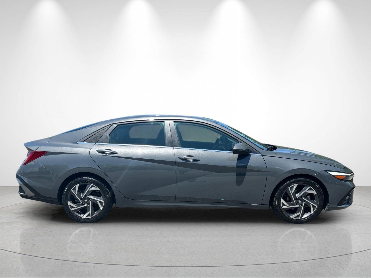 Used 2025 Ecotronic Gray Hyundai SEL Convenience image 6