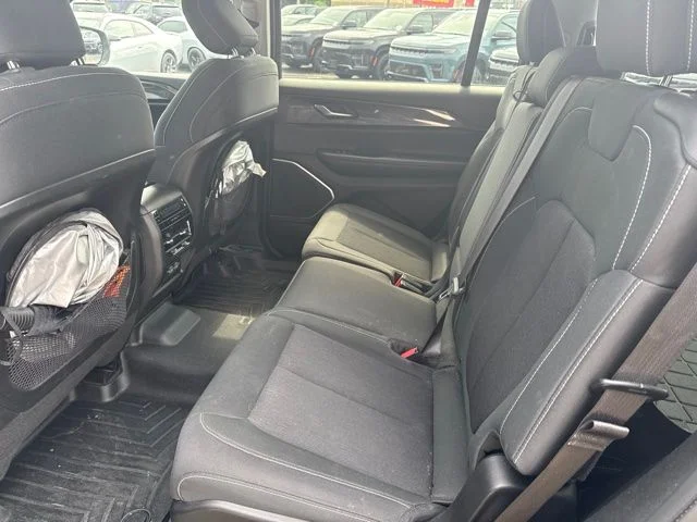 Used 2021 Diamond Black Crystal Pearlcoat Jeep Laredo image 11