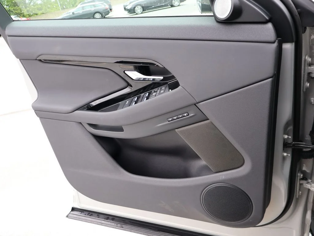 2026 Land Rover Range Rover Evoque Dynamic SE - Photo 38