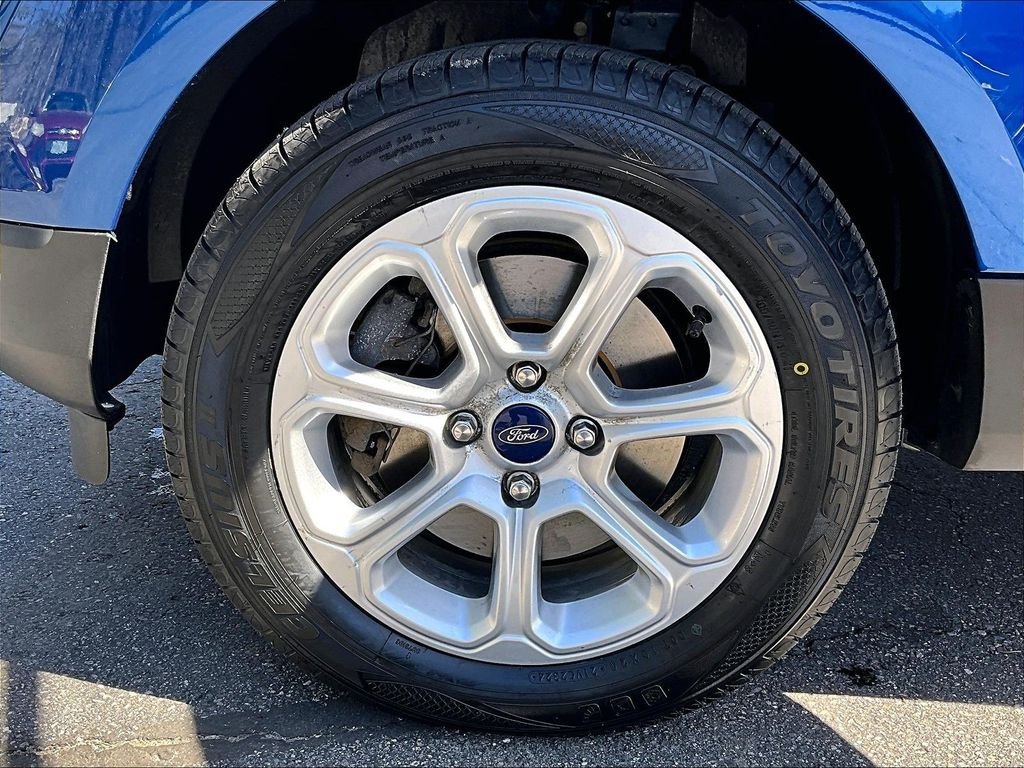 Used 2022 Lightning Blue Metallic Ford SE image 7