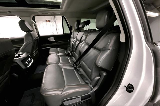 Used 2025 Oxford White Ford Active image 25