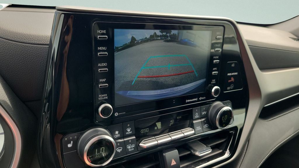 Certified Used 2022 Silver Toyota XLE image 18