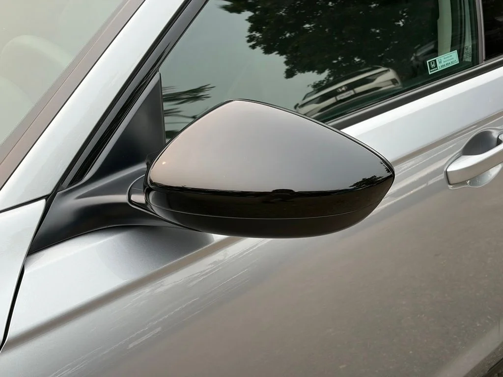 Certified Used 2025 Solar Silver Metallic Honda SE image 18