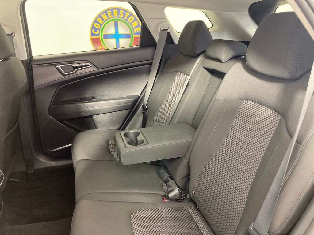 2025 Kia Sportage LX - Photo 17