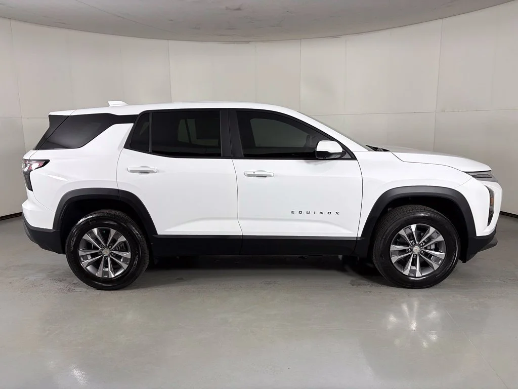 New 2027 Summit White Chevrolet LT image 11