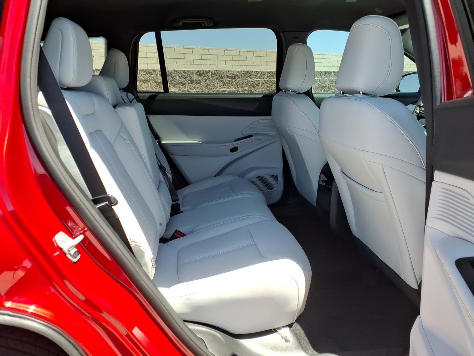 New 2026 Red Hot Pearl-Coat Exterior Paint Jeep Limited image 9
