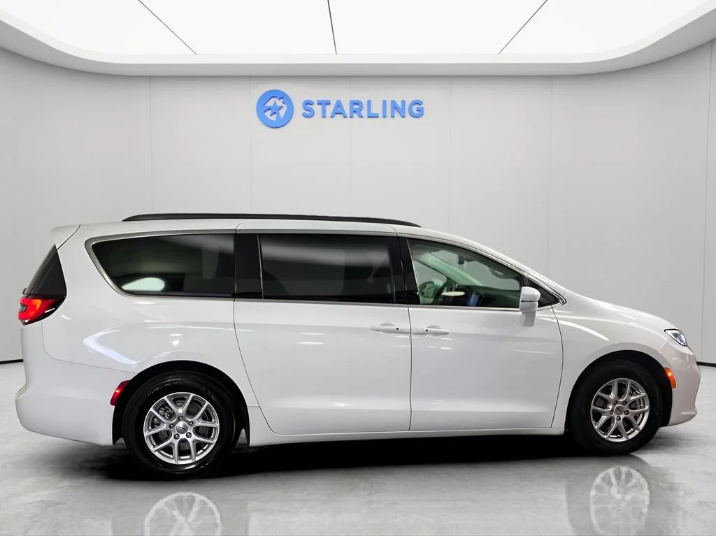 Used 2022 White Chrysler Touring L image 11