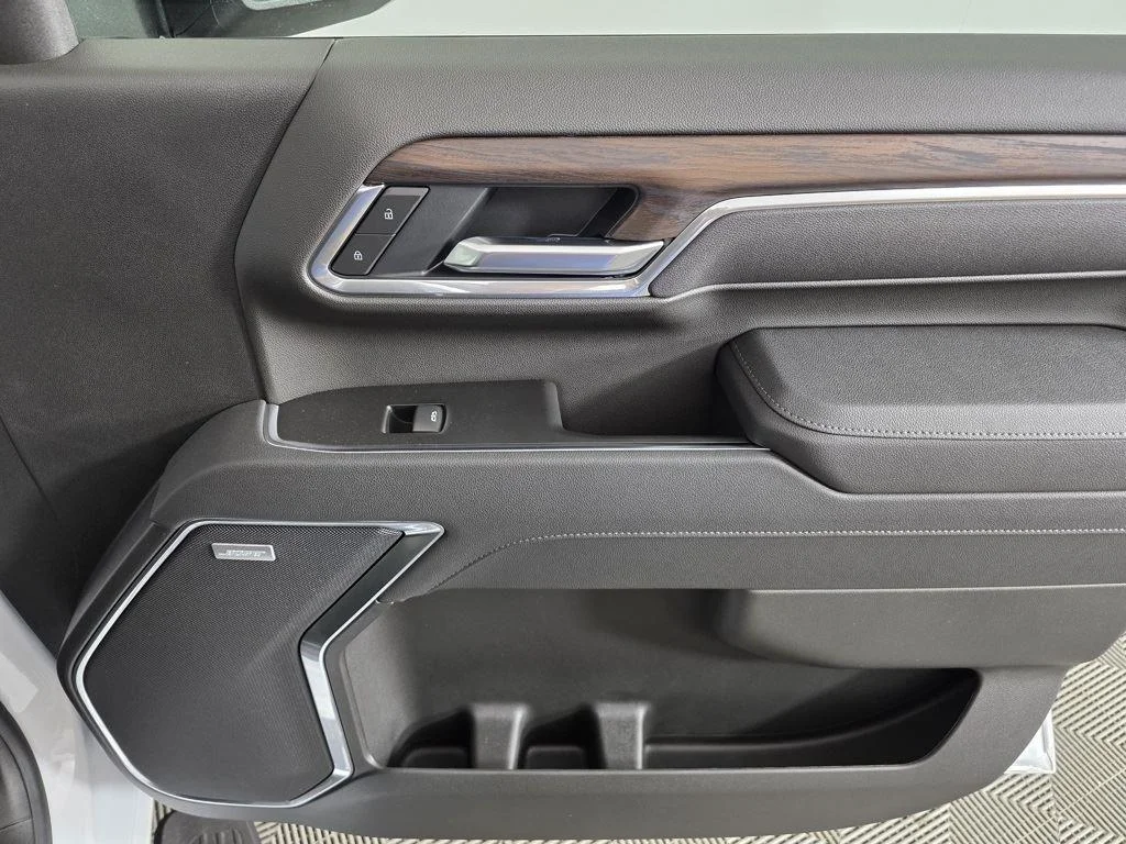 New 2025 Summit White GMC SLT image 29