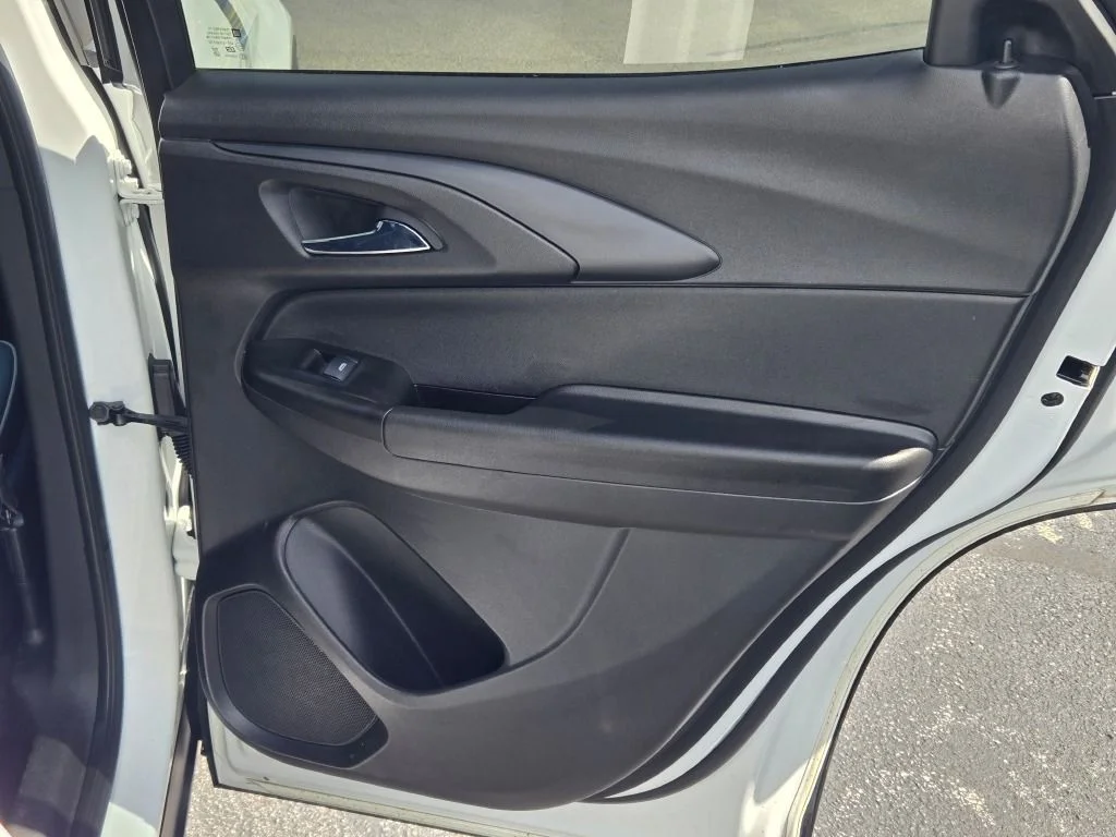 Used 2022 White Chevrolet RS image 9