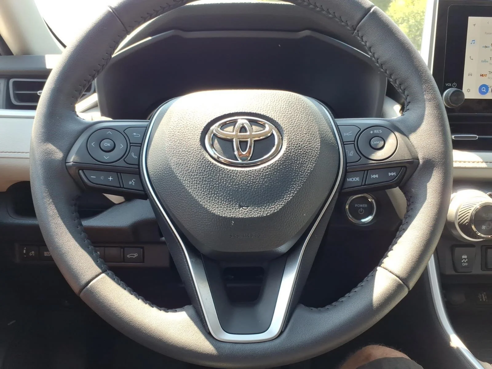 Used 2025 Magnetic Gray Metallic Toyota Hybrid XLE Premium image 27