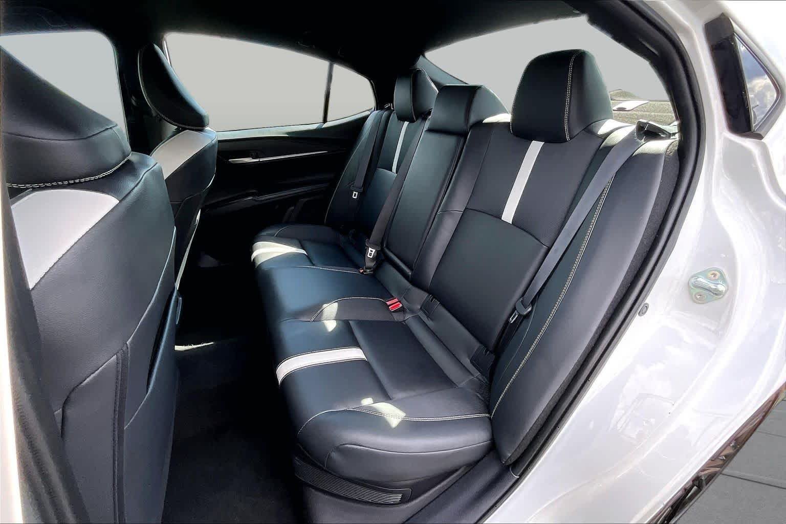 Used 2025 Ice Cap Toyota SE image 20