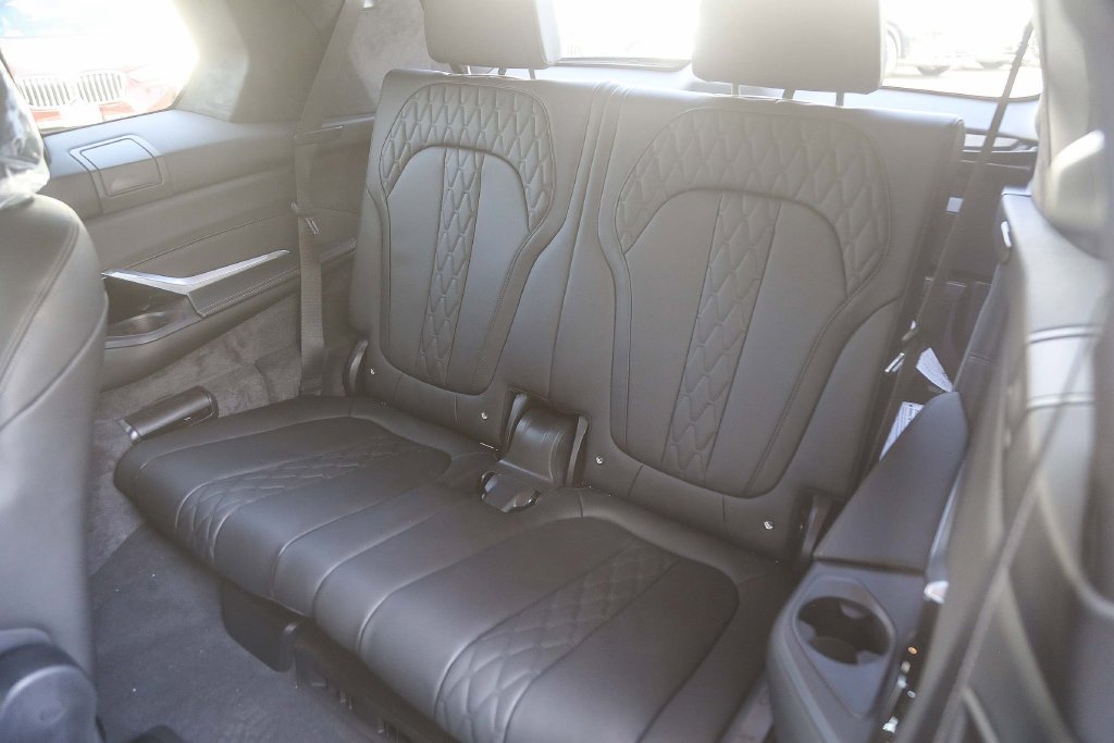2026 BMW X7 ALPINA XB7 - Photo 16