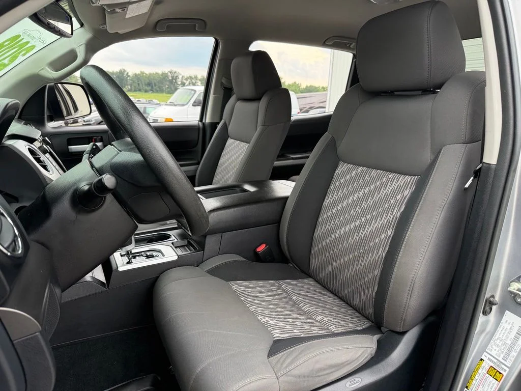 Used 2018 Silver Toyota SR5 image 14