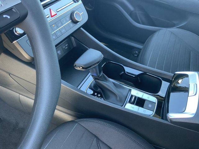 New 2026 Atlas White Hyundai SE AWD image 8