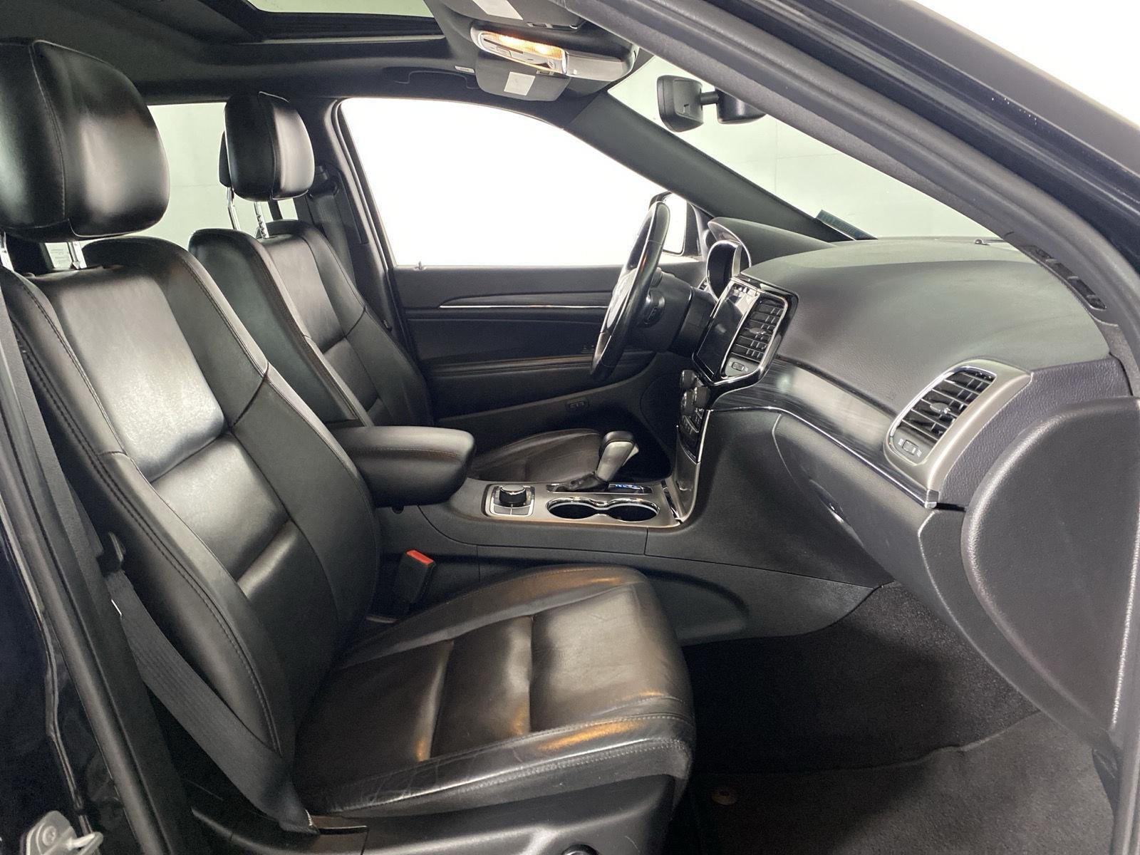 Used 2020 Diamond Black Crystal Pearlcoat Jeep Limited image 29