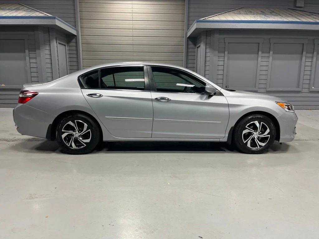 Certified Used 2016 Lunar Silver Metallic Honda LX image 8