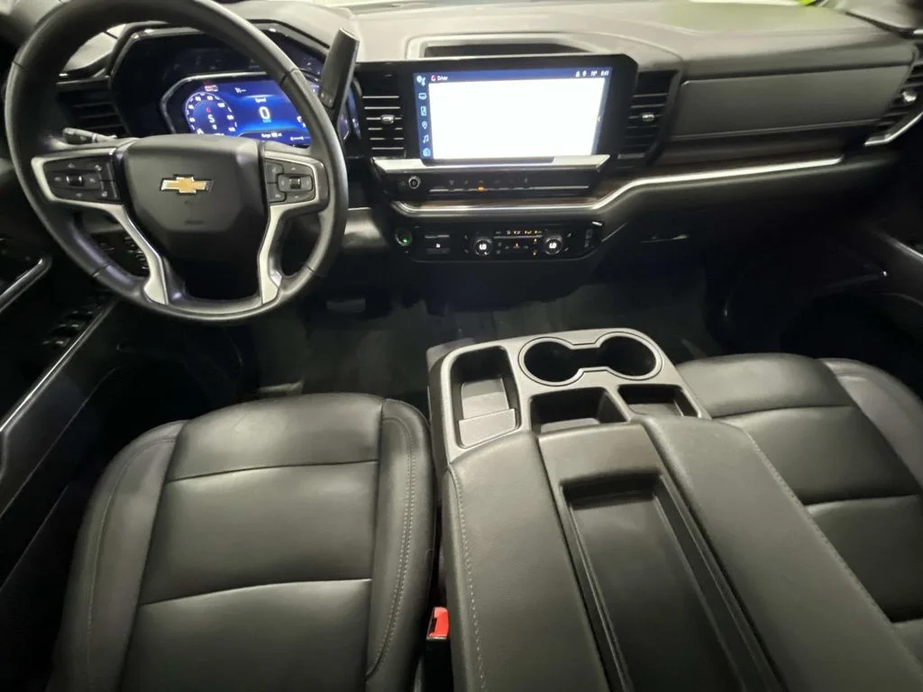 Used 2024 Summit White Chevrolet LT DRW image 14