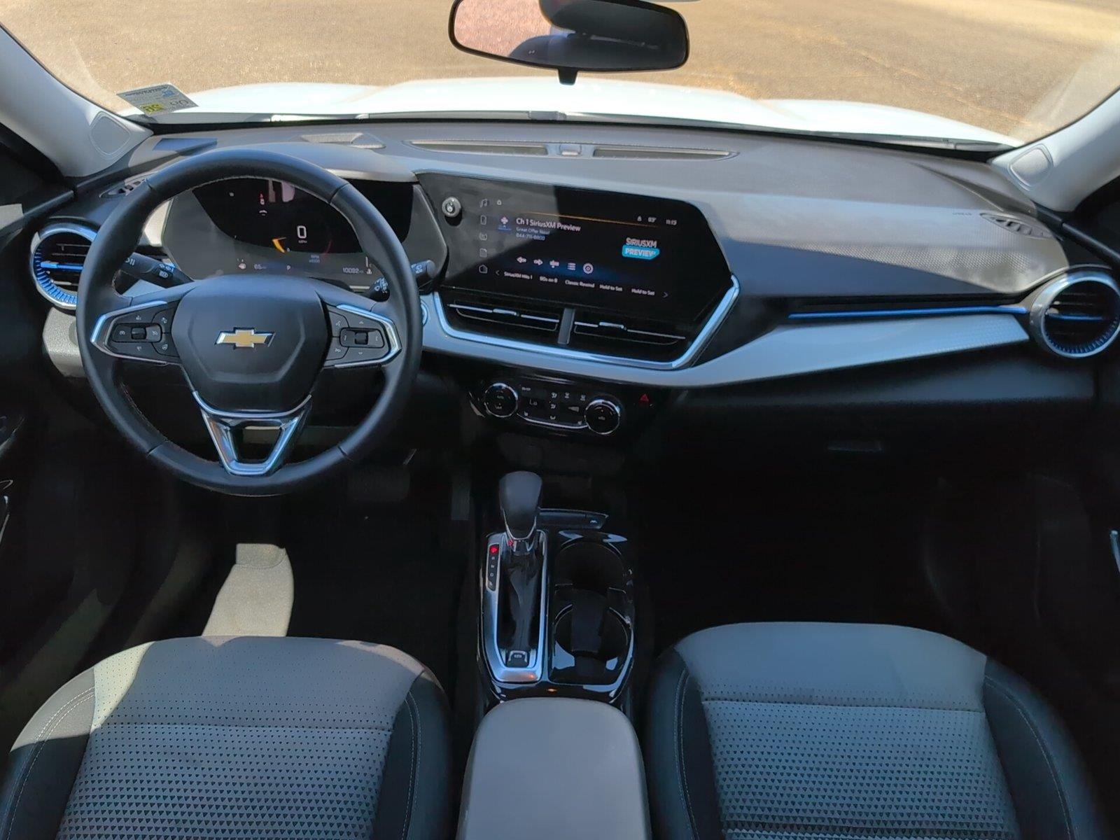 Used 2025 Summit White Chevrolet LT image 21