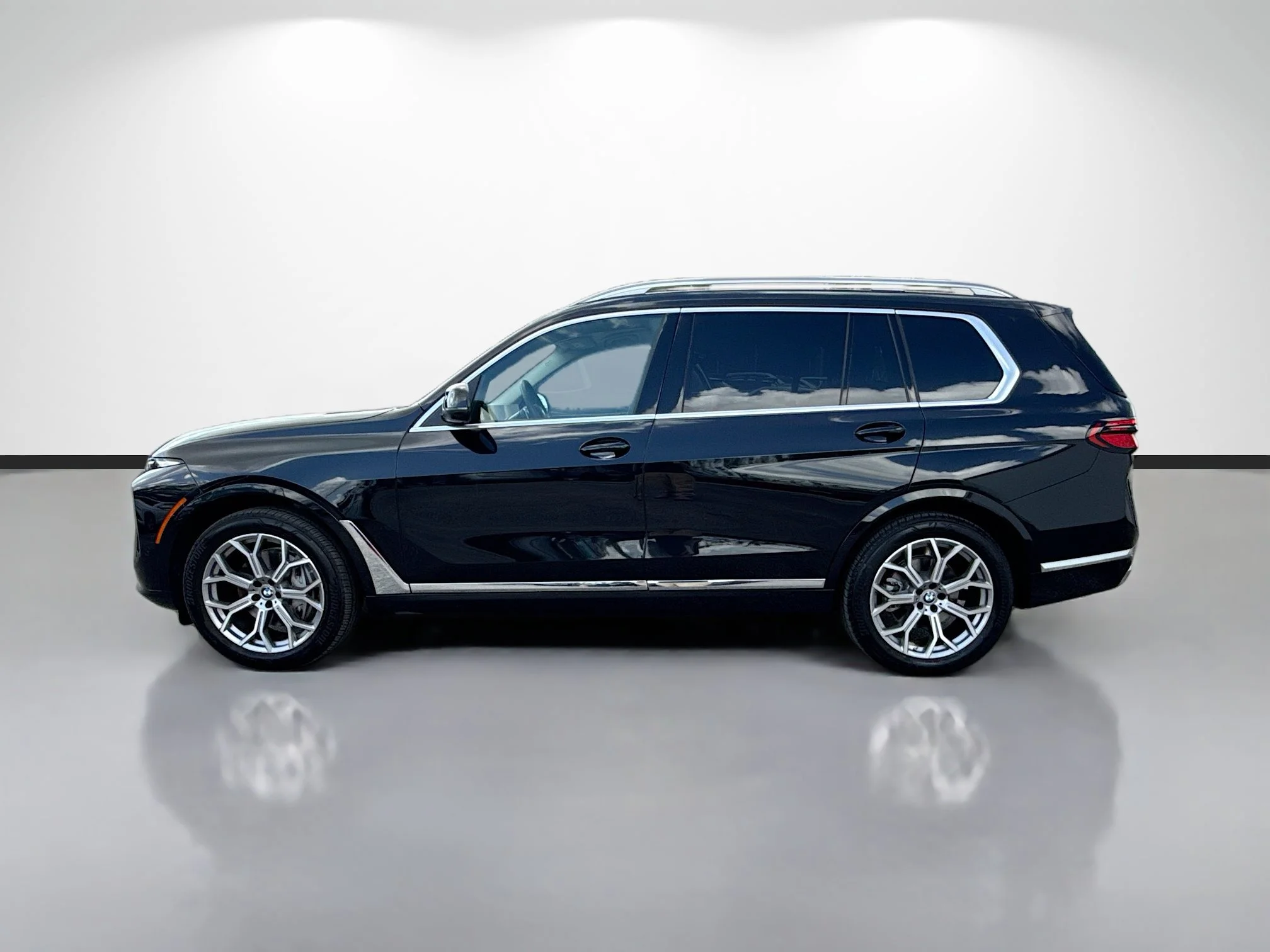 Used 2026 Black Sapphire Metallic BMW xDrive40i image 6