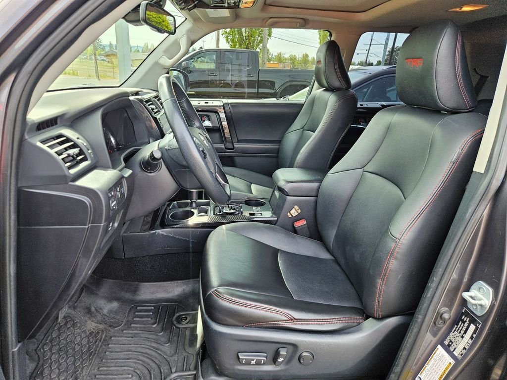Used 2021 Midnight Black Metallic Toyota Venture image 22
