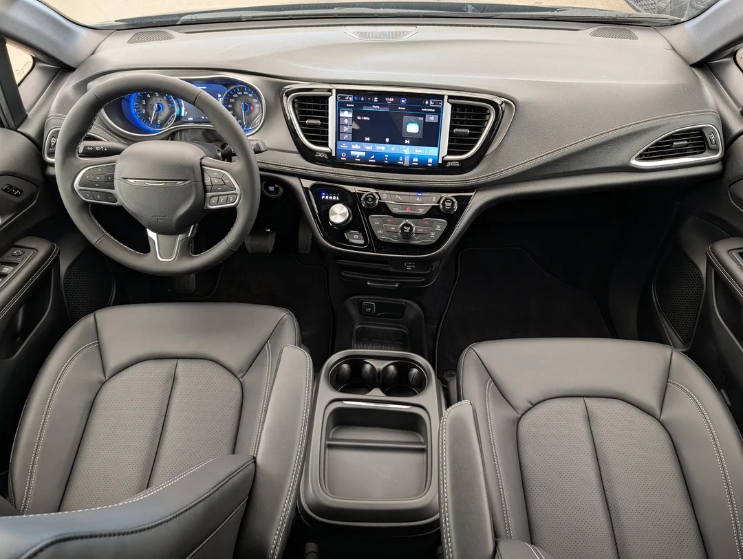 New 2027 Black Chrysler Select - - AWD - 3.6L Pentastar V6 - Adaptive Cruise Control - Blind Spot Monitor & More! image 25