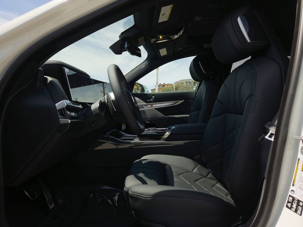 New 2026 Alpine White BMW 760i xDrive image 7