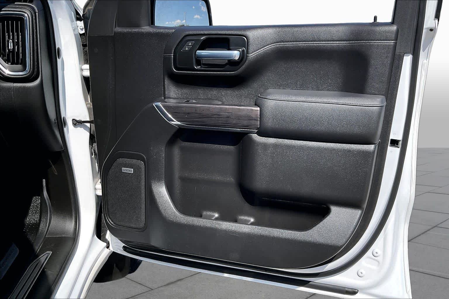 Used 2021 Iridescent Pearl Tricoat Chevrolet LTZ image 22
