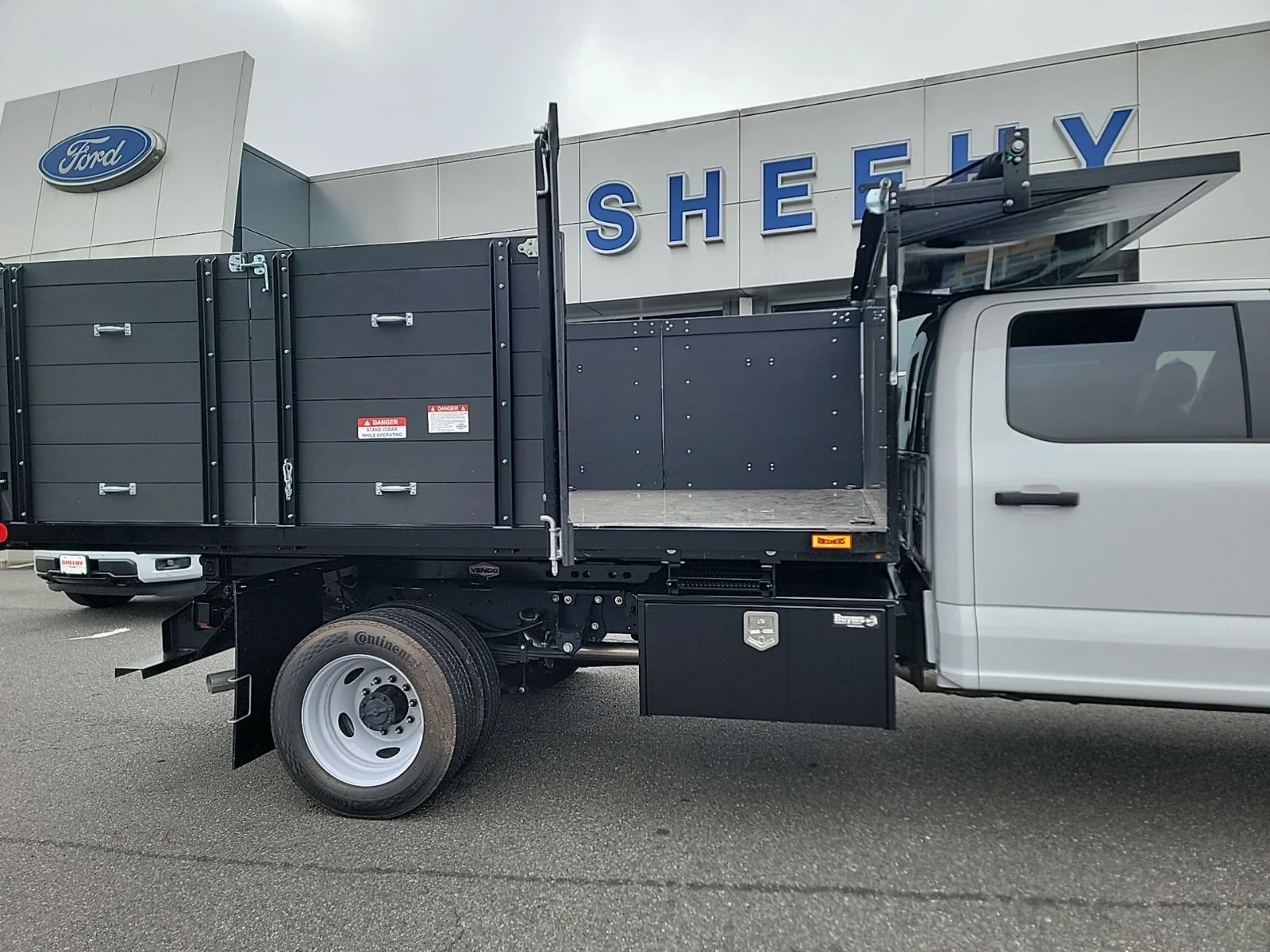 2025 Ford F-550 Super Duty Chassis Cab XL - Photo 6