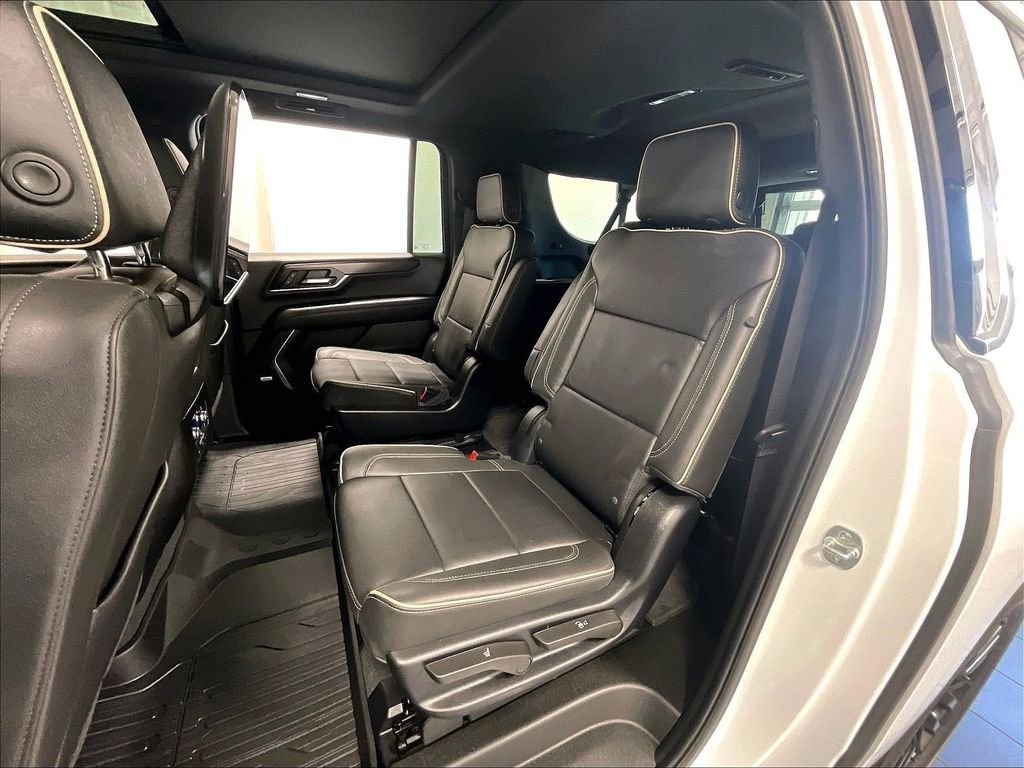 Used 2025 White GMC Elevation image 15