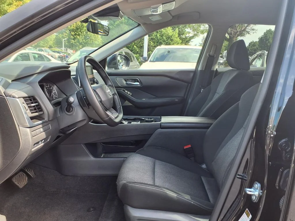 Used 2025 Super Black Nissan SV image 8