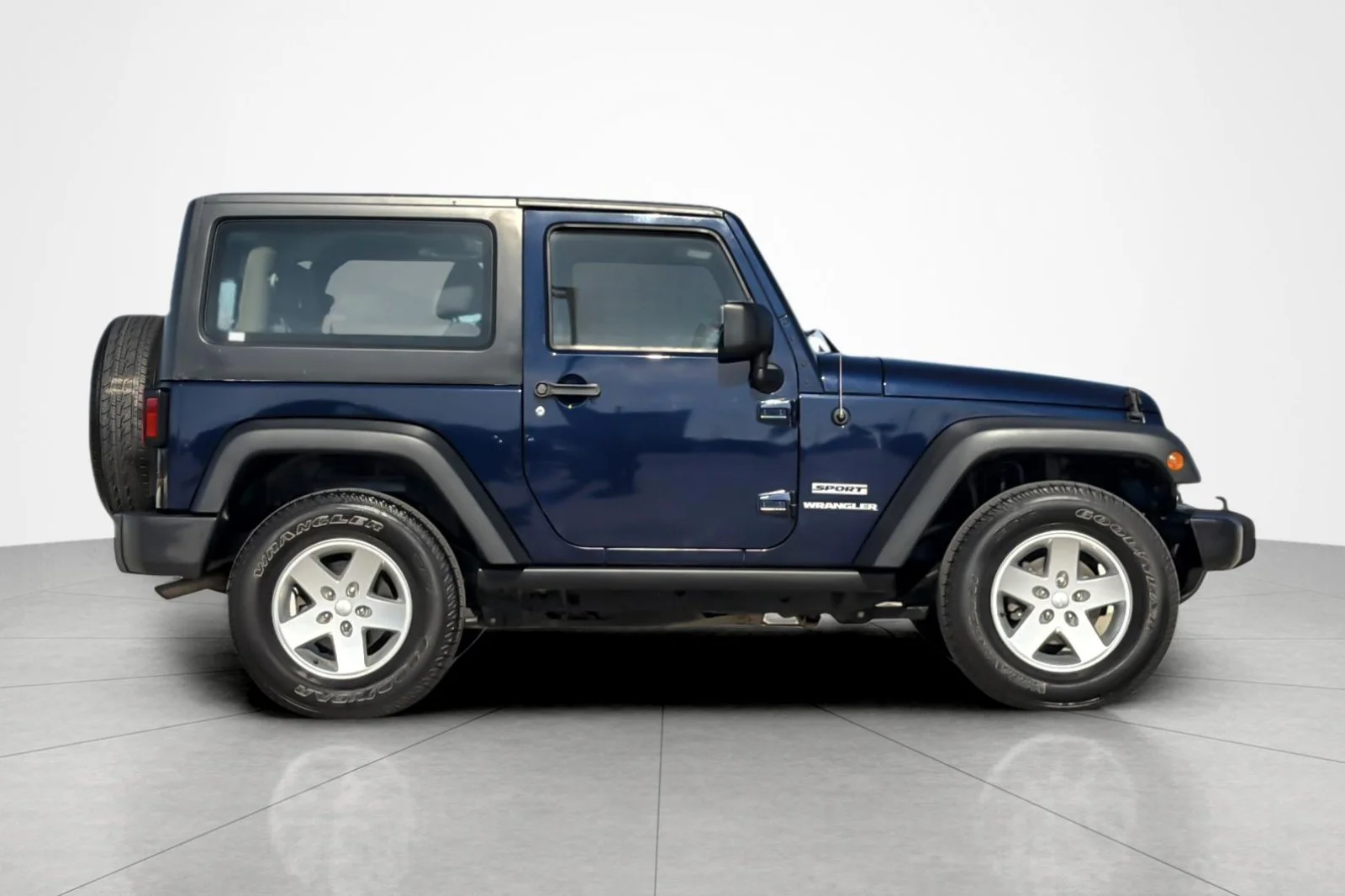 Used 2013 TRUE BLUE PEARLCOAT Jeep Sport image 6