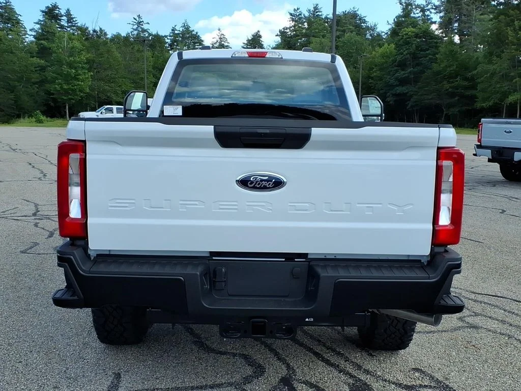 New 2026 Oxford White Ford XL image 5