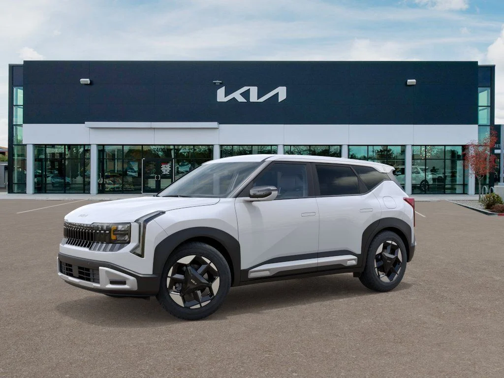 New 2027 White Kia S image 3