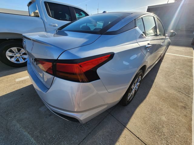 Used 2020 Silver Nissan 2.5 S image 4