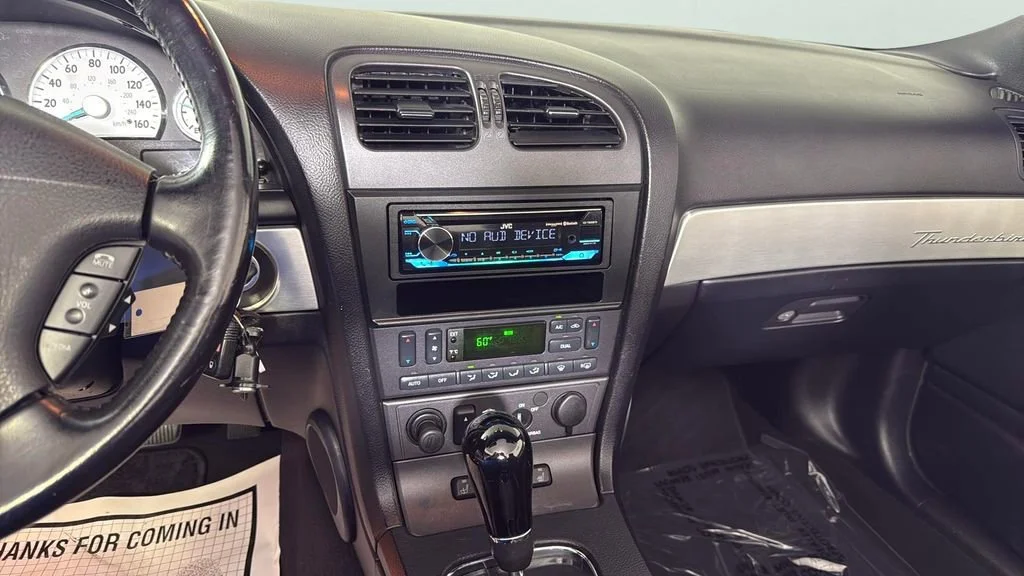 Used 2003  Ford Deluxe image 26