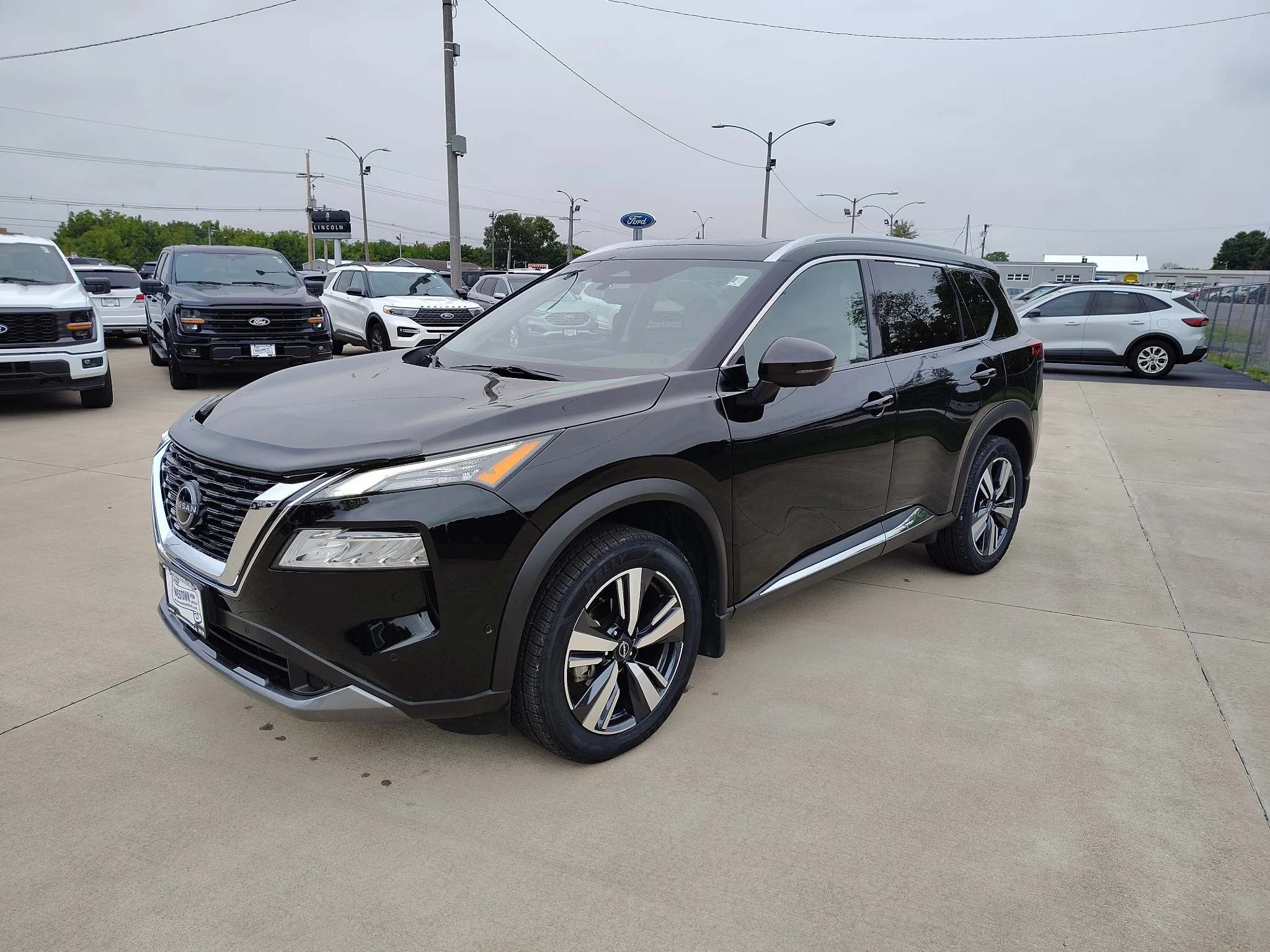 Used 2023 Black Nissan SL image 7